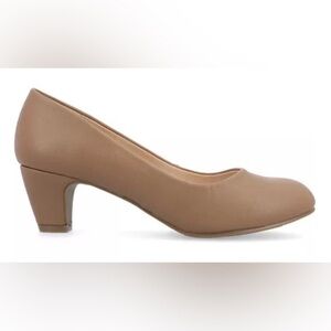 NEW Women's Journee Collection Luu Pump tan Size 8.5